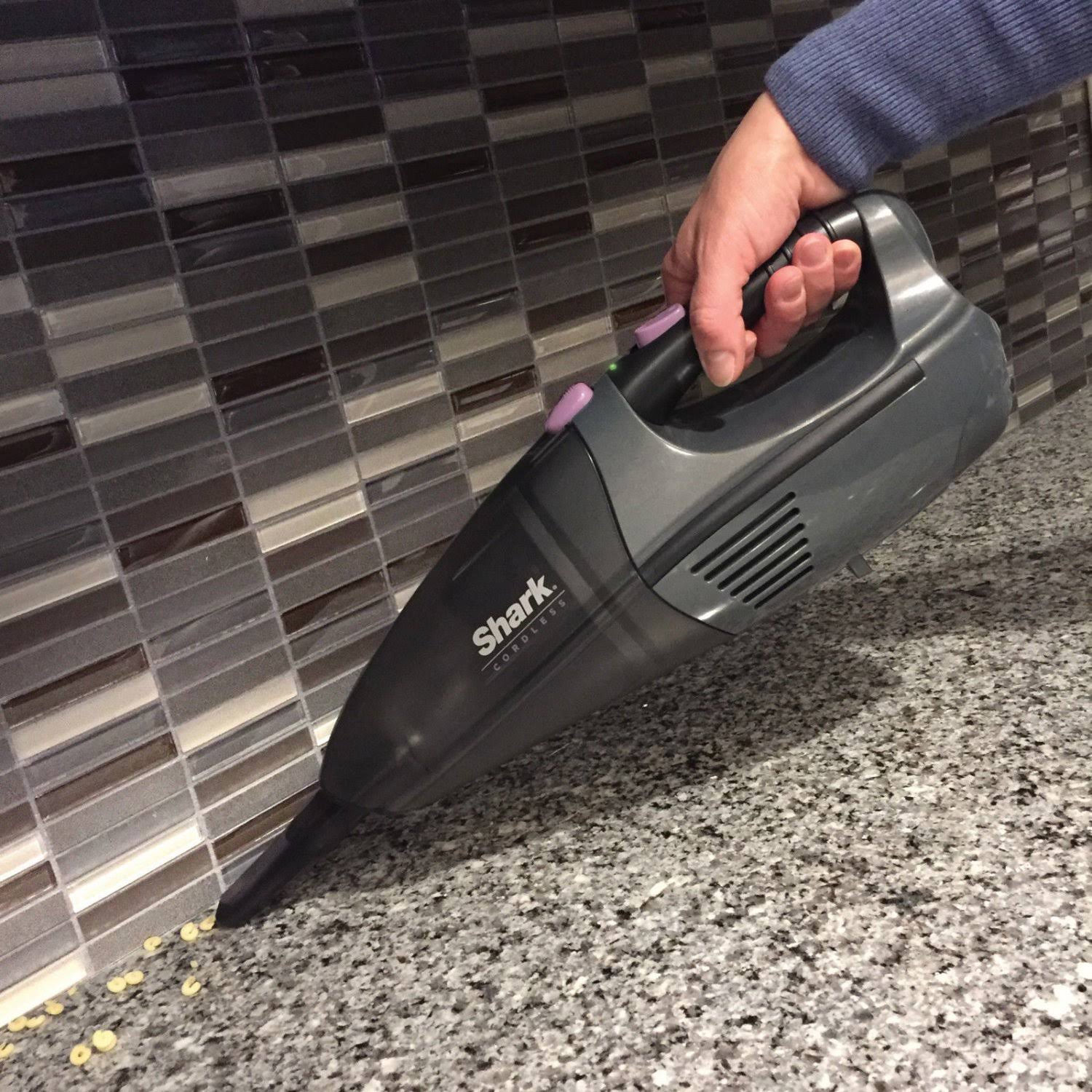 Shark Cordless Pet Perfect Lithium Hand VAC LV800 - Image 6