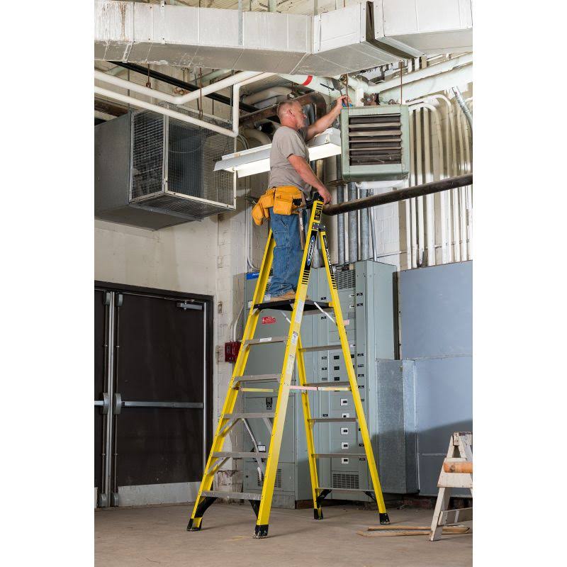 Werner Podium 8-ft Fiberglass 375-lb Type IAA Step Ladder PD7308 - Image 6