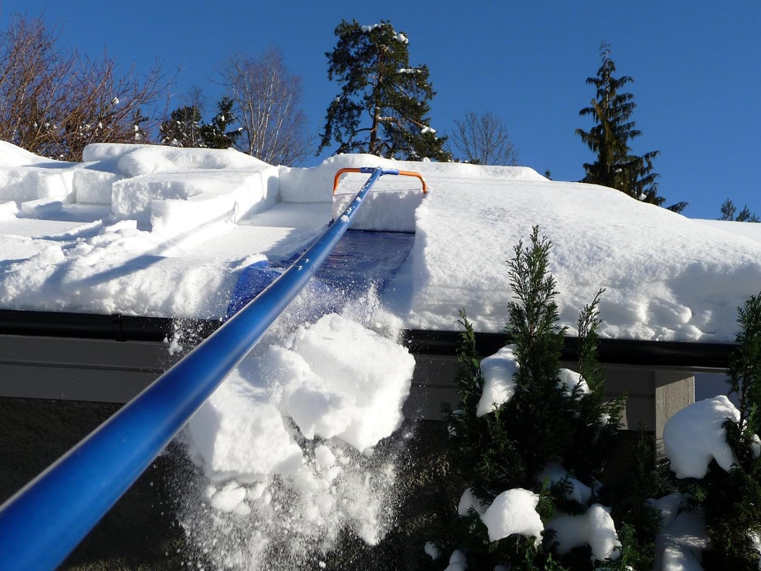 Snow Roof Rake by Avalanche! Original 500 with Slide Material: Easy Heavy Snow Removal for Standard Asphalt Shingled Roofs to Prevent Ice Dams and Damage. 17 Inch Wide, 16 Feet Long, 1.5 Inch Wheels